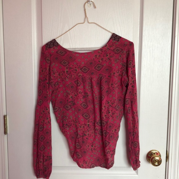 Floral women’s Hollister top - Picture 2 of 3